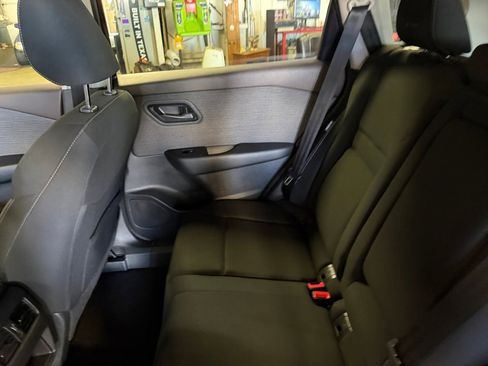 Used 2023 Nissan Rogue S AWD/4WD image 33