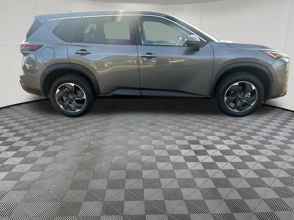 Used 2025 Nissan Rogue SV AWD/4WD image 8