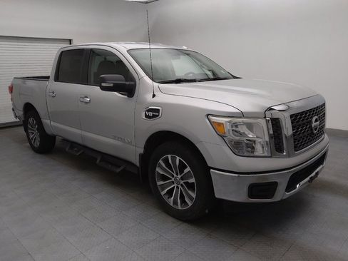 Used 2017 Nissan Titan SV RWD image 11