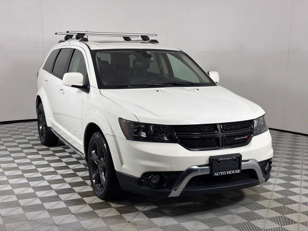 Used 2020 Dodge Journey Crossroad FWD image 3