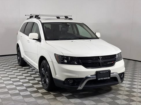 Used 2020 Dodge Journey Crossroad FWD image 3
