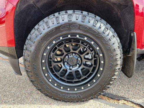 Used 2022 GMC Canyon AT4 w/ Driver Alert Package image 15