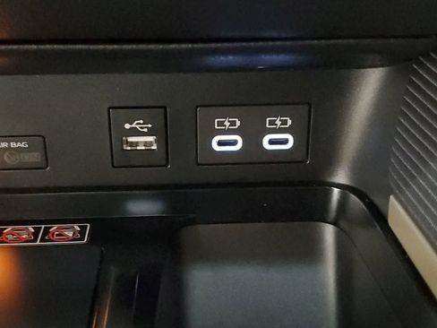 Used 2025 Toyota Camry SE FWD image 6
