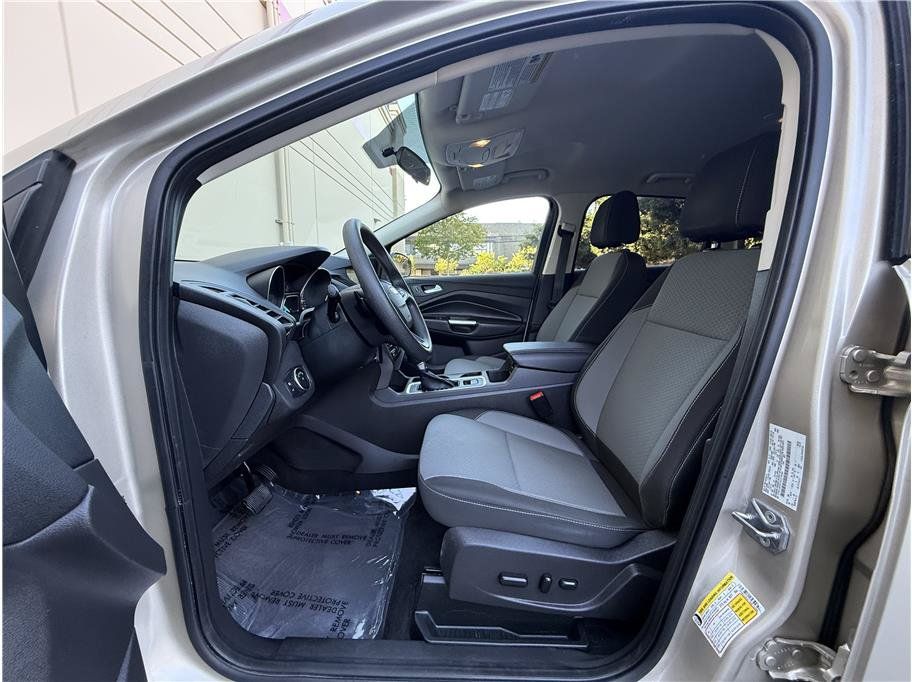 Used 2017 Ford Escape SE w/ Equipment Group 201A AWD/4WD image 23