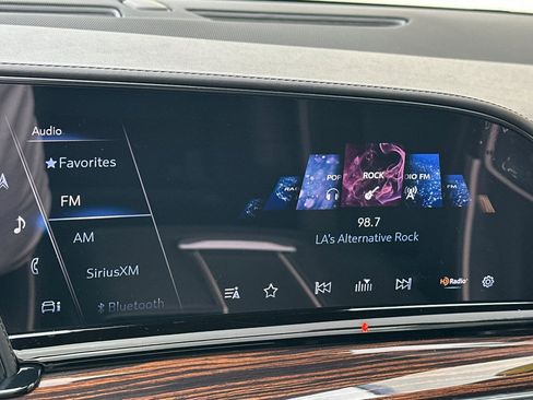 Used 2021 Cadillac Escalade Premium Luxury RWD image 27