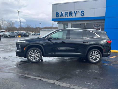 Used 2025 Buick Enclave Preferred image 2