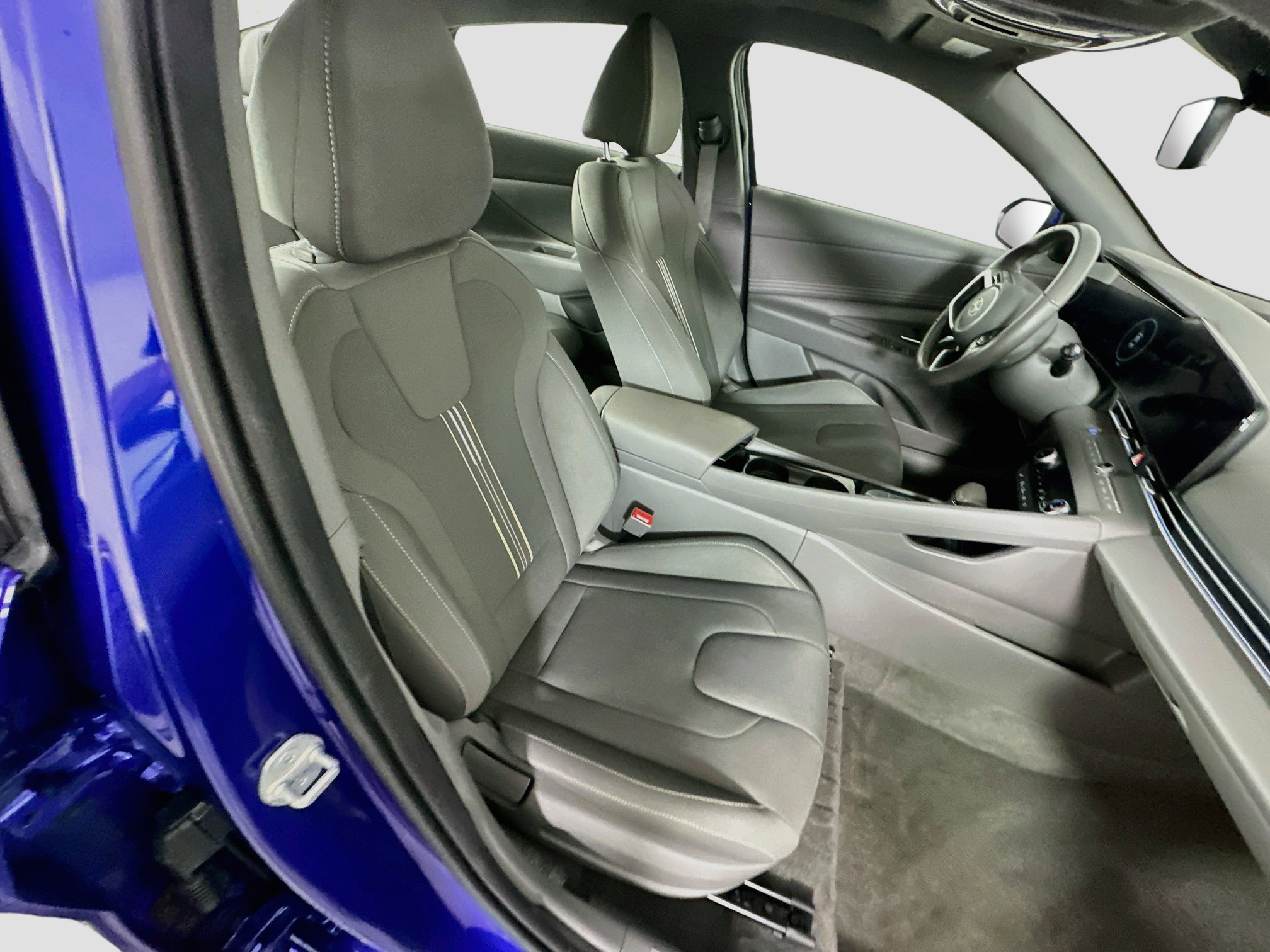 Used 2025 Hyundai Elantra SEL FWD image 31
