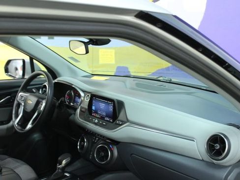 Used 2021 Chevrolet Blazer LT FWD image 12