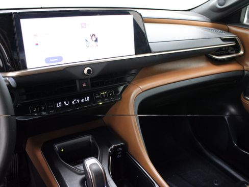 Certified 2025 Toyota Crown Signia w/ Advanced Technology Package AWD/4WD image 15