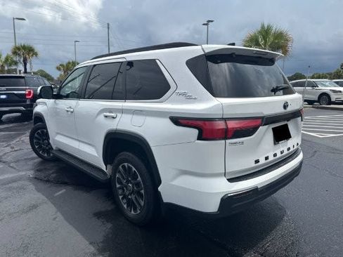 Used 2024 Toyota Sequoia SR5 w/ SR5 Premium Package AWD/4WD image 7
