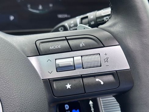 Used 2025 Hyundai Tucson Limited image 32