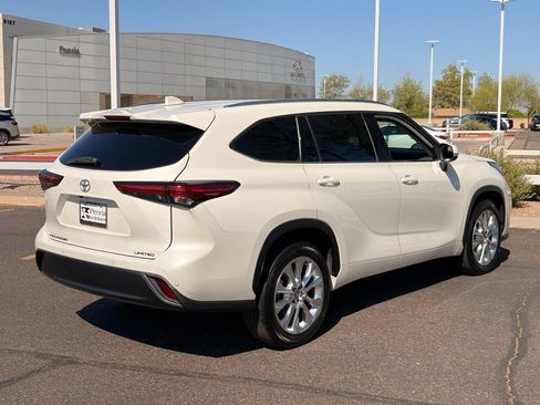 Used 2020 Toyota Highlander Limited FWD image 8