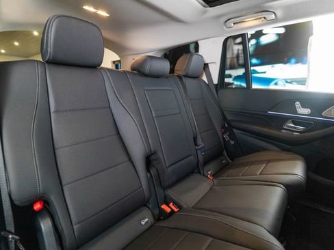 New 2026 Mercedes-Benz GLS 450 4MATIC image 33