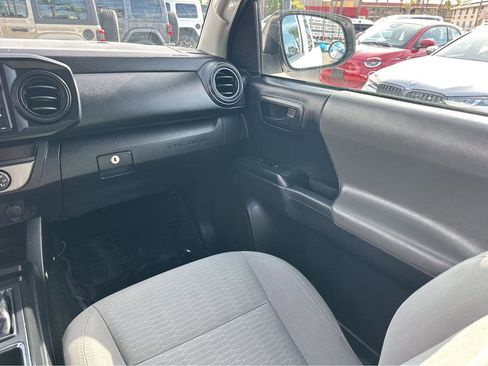 Used 2019 Toyota Tacoma SR image 18