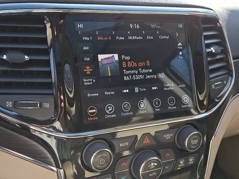 Used 2020 Jeep Grand Cherokee Limited AWD/4WD image 18
