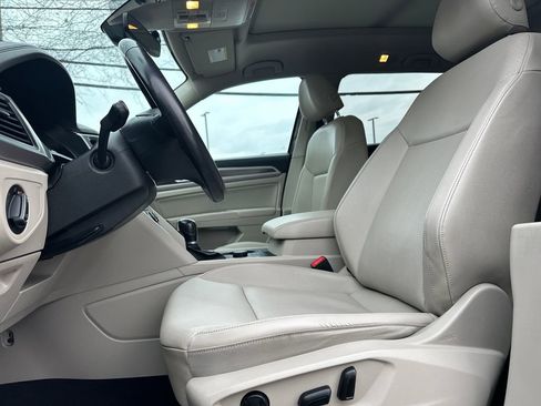 Used 2019 Volkswagen Atlas SE w/ Panoramic Sunroof Package image 3