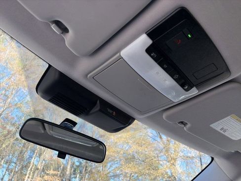 Used 2024 Mitsubishi Outlander SE image 24