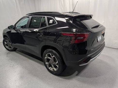 New 2026 Chevrolet Trax LT w/ LT Convenience Package FWD image 5