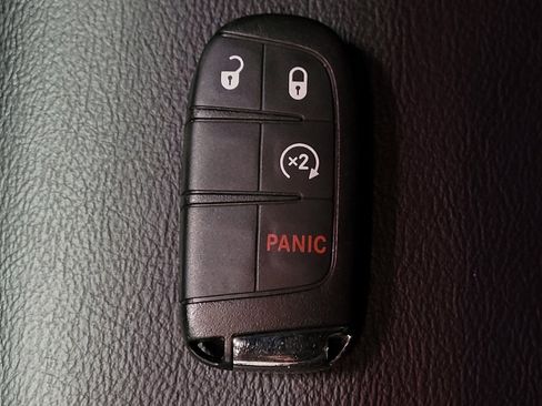 Used 2018 Jeep Compass Latitude w/ Popular Equipment Group FWD image 32