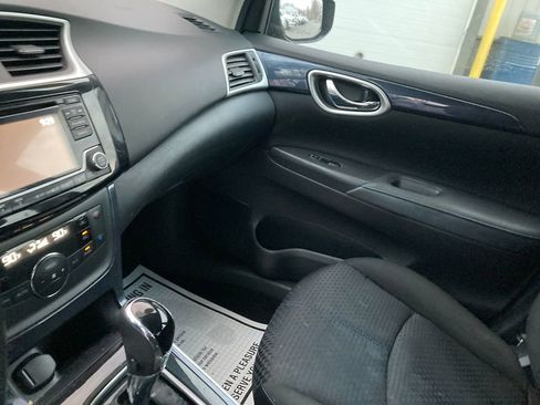 Used 2018 Nissan Sentra SR w/ SR Midnight Edition Package image 16