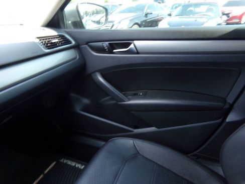 Used 2014 Volkswagen Passat 1.8T SE FWD image 21