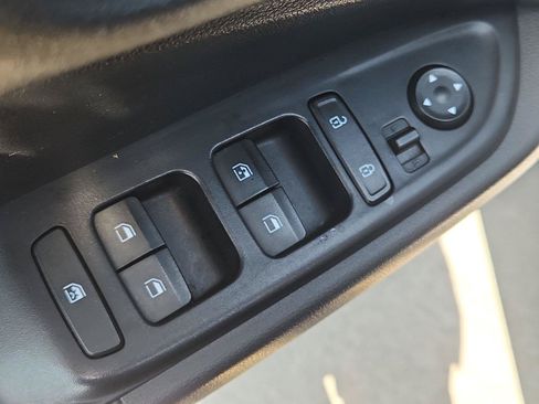 Used 2023 Hyundai Venue SEL FWD image 21