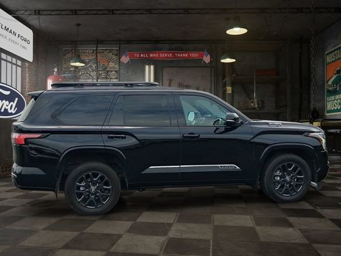 Used 2025 Toyota Sequoia Platinum AWD/4WD image 7