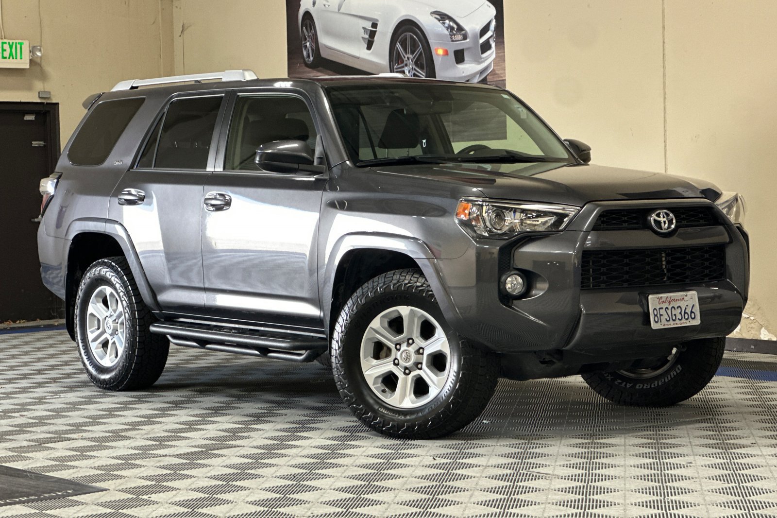 Used 2018 Toyota 4Runner SR5 AWD/4WD image 2