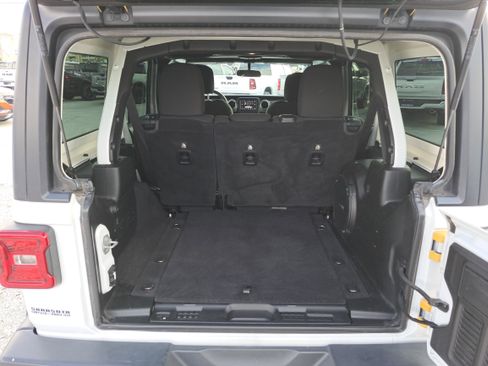 Used 2018 Jeep Wrangler Unlimited Sahara w/ LED Lighting Group image 12