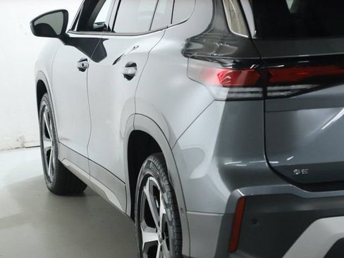 Certified 2025 Volkswagen Tiguan SE AWD/4WD image 40