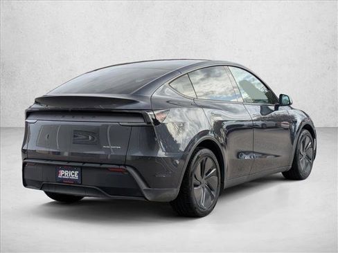 Used 2026 Tesla Model Y AWD image 5