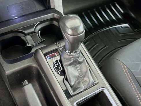 Used 2016 Toyota Tacoma TRD Off-Road w/ Premium & Technology Package image 24