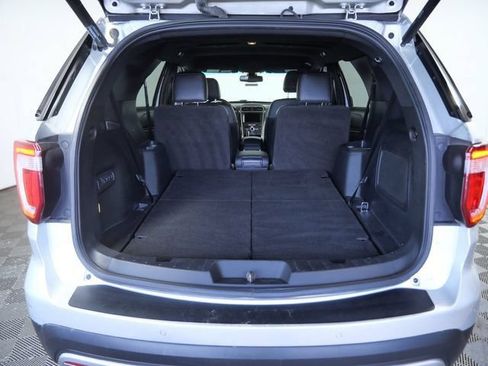 Used 2017 Ford Explorer Limited w/ Equipment Group 301A AWD/4WD image 10