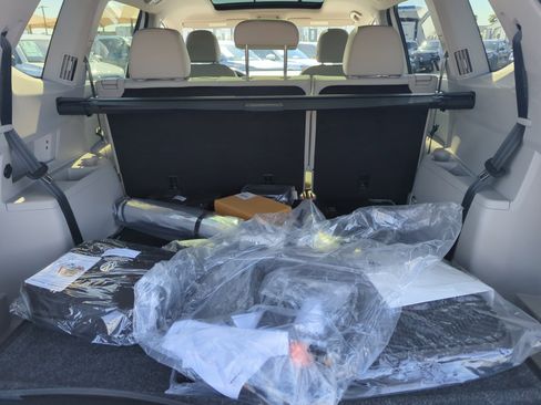 New 2026 Volkswagen Atlas SEL image 32