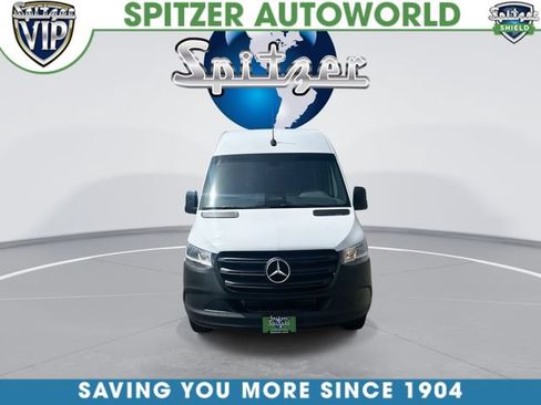Used 2025 Mercedes-Benz Sprinter 2500 image 3