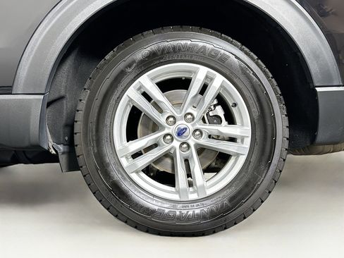 Used 2024 Ford Explorer XLT w/ Equipment Group 202A image 11