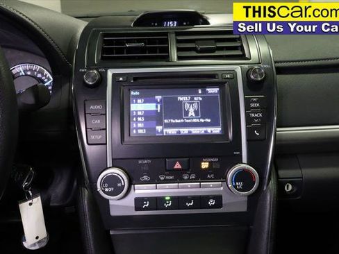 Used 2014 Toyota Camry SE image 15