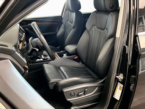 Used 2024 Audi Q5 e Premium Plus w/ Premium Plus Package AWD/4WD image 9