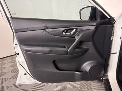 Used 2018 Nissan Rogue S FWD image 16