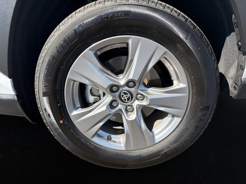 Used 2025 Toyota RAV4 XLE FWD image 9
