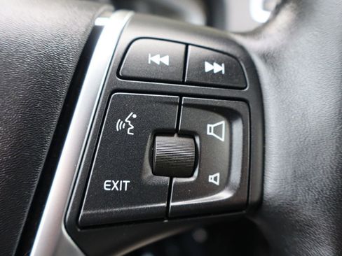 Used 2018 Volvo V60 T5 Cross Country w/ Convenience Package image 31