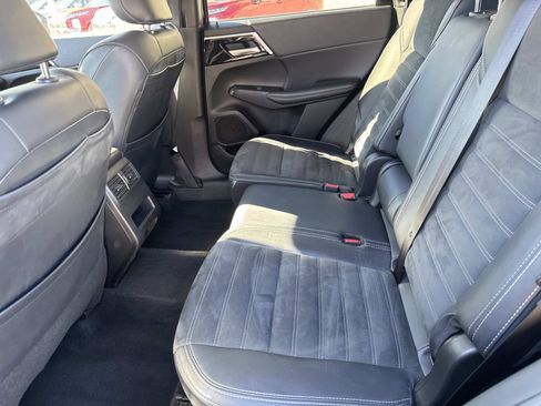 Used 2024 Mitsubishi Outlander FWD image 10