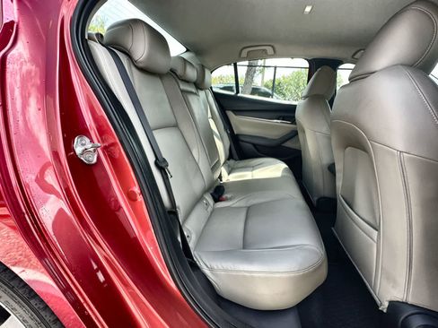 Used 2020 MAZDA MAZDA3 Sedan w/ Preferred Package image 19