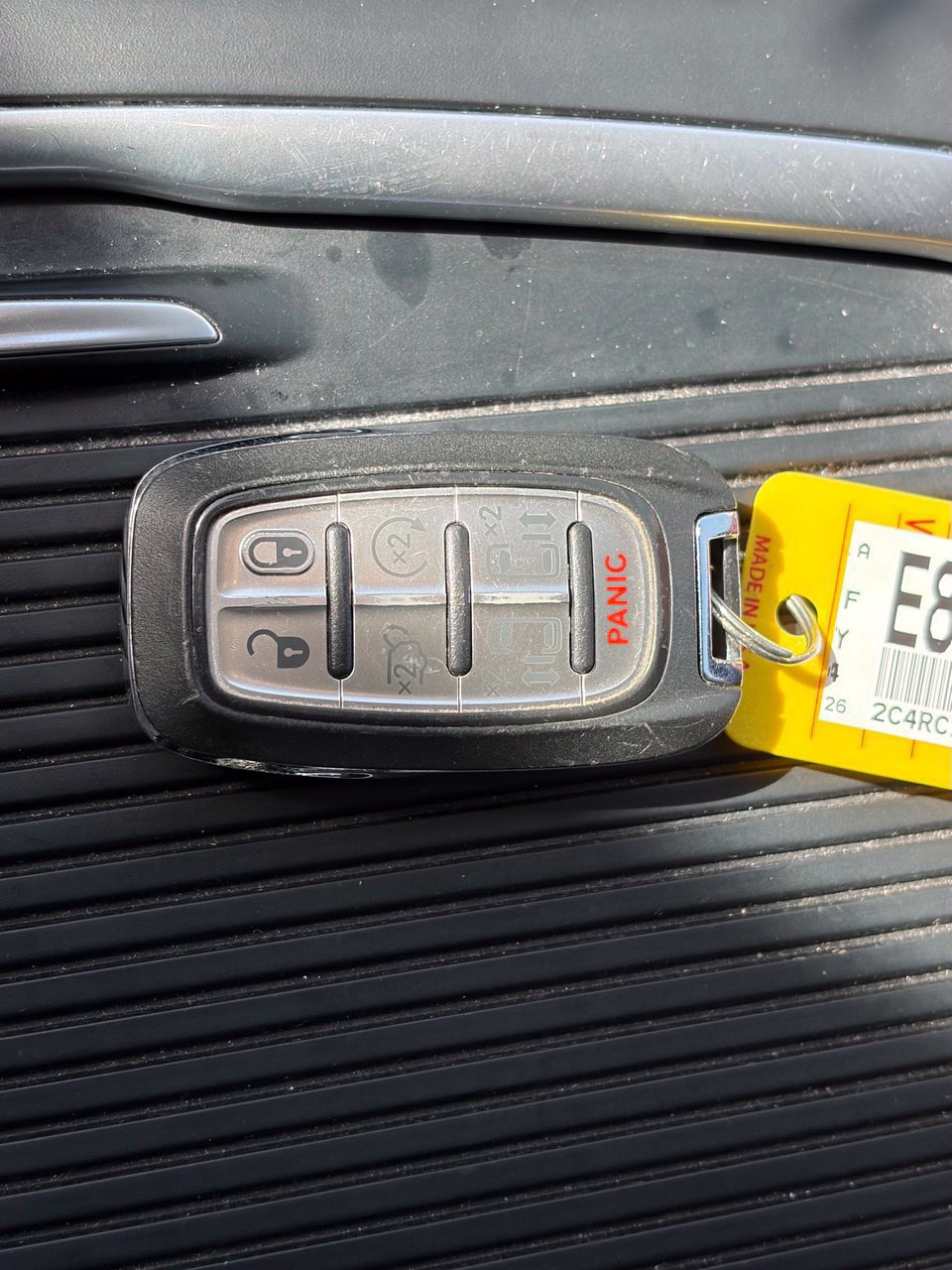 Used 2024 Chrysler Pacifica Limited FWD image 15