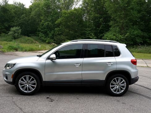 Used 2016 Volkswagen Tiguan SE image 2