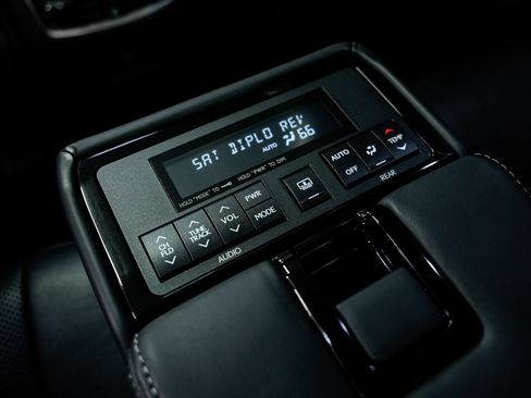 Used 2013 Lexus GS 450h w/ Luxury Pkg RWD image 44