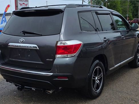Used 2012 Toyota Highlander SE w/ Convenience Pkg AWD/4WD image 3
