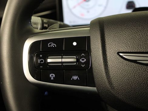 Used 2025 Genesis G80 2.5T image 23