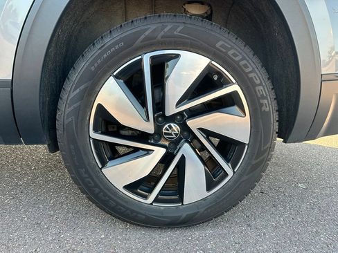 Used 2025 Volkswagen Atlas SE AWD/4WD image 39