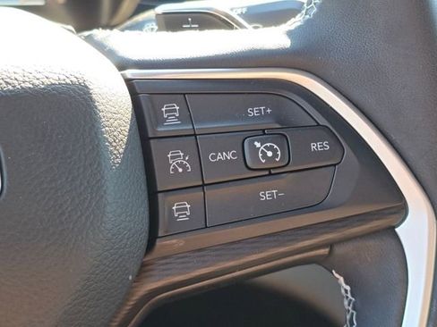 Used 2023 Jeep Grand Cherokee L Laredo AWD/4WD image 20